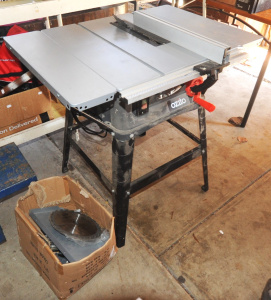 Lot 88 - Modern Ozito TBS-2000 254mm Table Saw w Attachments