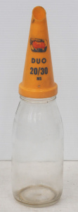 Lot 218 - Vintage Golden Fleece Oil Plastic Top Pourer on 1 quart Bottle - Duo 2