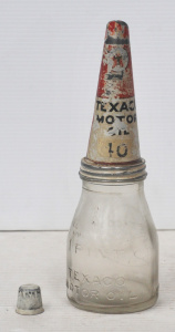 Lot 219 - Vintage Texaco Oil Tin Top Pourer on Embossed Texaco Motor Oil 1 Pint