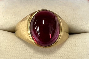 Lot 325 - Ladies vintage 18ct ygold Ruby Ring - oval cabochon - approx 3 cts