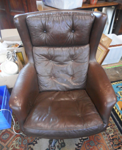 Lot 6 - Danish Mid-Century Modern Kanari Brown Swivel Lounge Chair, 3 cushions U
