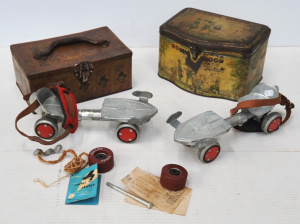 Lot 262 - Group lot - Vintage items - old Tin 'Passing Show' Cork Tipped Cigare
