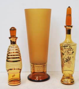 Lot 344 - 3 pces Vintage Amber Glass inc Italian Tall frosted glass Vase & 2