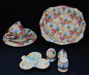 Lot 357 - Group lot vintage Royal Winton Marguerite pattern inc Trio, Large bowl