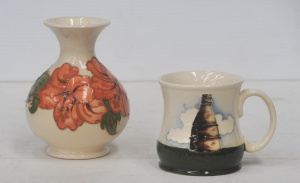 Lot 363 - 2 pces Moorcroft pottery inc Hibiscus Pattern vase 14cm H &c1986 B