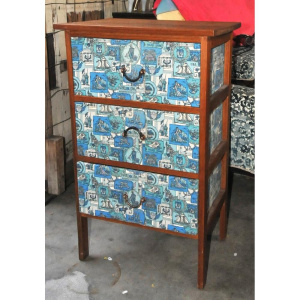 Lot 1 - Vintage Wooden The Drawer Blouse Chest w Blue 70s Pattern to Drawers - A
