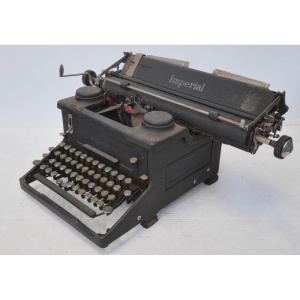 Lot 9 - Vintage 1950s Imperial 58 Typewriter