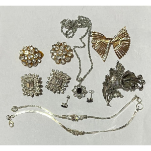 Lot 57 - Group costume jewellery - diamante earrings, brooches, bracelets, neckl
