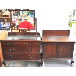 Lot 128 - 2 pces 1930s furniture - 5 Drawer Dressing table with Mirror & Sma