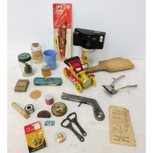 Lot 159 - Box lot of Vintage items inc mottled blue bakelite tumbler, Kodak S se