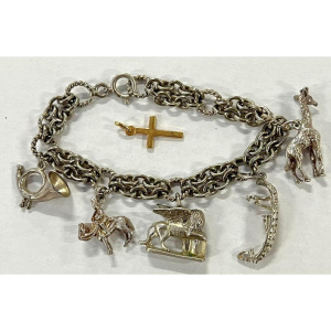 Lot 269 - 2 x Jewellery - vintage chunky silver charm bracelet & small 9ct g