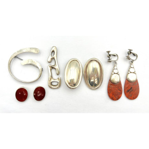 Lot 277 - Group196070s silver jewellery - Texico oval earrings, brooch, 2 pair e