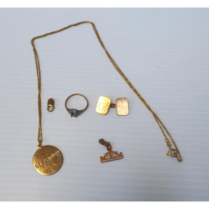 Lot 285 - Group lot Gold - 9ct gold chain, medical medallion, scrap gold 9 ct cu