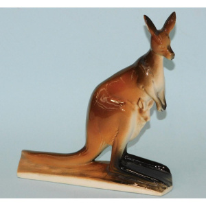 Lot 335 - Vintage Studio Anna Australian Pottery Vintage Kangaroo with Joey figu