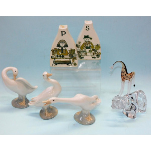 Lot 339 - Group lot Ceramics & Glass inc Set of 3 Lladro Ducks Arabia Figgjo