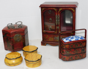 Group lot of Oriental lacquer ware inc Hexagon shape hinged lidded box, Chinese