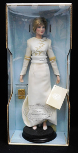 Lot 160 - Boxed Diana Prince of Wales Porcelain Portrait doll by Franklin Mint 1