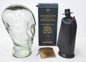 Lot 194 - 2 pces inc Wedgwood Royal Silver Jubilee Sandeman decanter w box 28cm