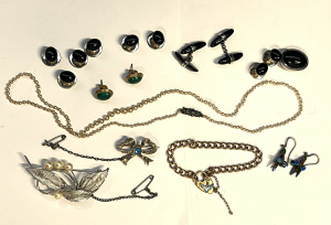 Lot 264 - Group mainly silver jewellery - bow, pearl brooches, floral enamel ear