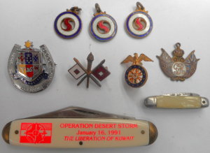 Lot 277 - Mixed group lot medals and pocket knives, incl HMAS Australia badge, P