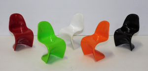 Boxed set of 5 Sdawy miniature replicas of MCM Vitra Panton chairs 14cm H