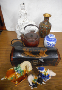 Group lot Oriental items, incl 2 x Tea Pots - Beaten Brass and Caste Metal, Lacq