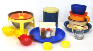 Lot 11 - Group lot of Retro Homewares incl Plastic Coloured Bowls, Honey Jar, Ki