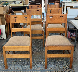 Lot 10 - Set 6 Art & Crafts light oak dining chairs with cut out period styl