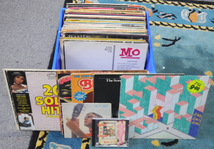 Lot 44 - Box lot of Vintage Vinyl LP Records incl Mama Cass, Compilations, Sound