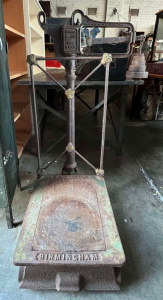 Lot 68 - Vintage Avery platform Scales No153, size 4CWT with weights - with free