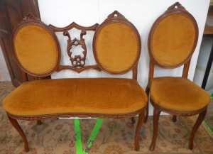 Lot 101 - Victorian-style 2-piece Salon Suite