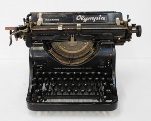 Lot 116 - Vintage German Olympia Model 8 Typewriter