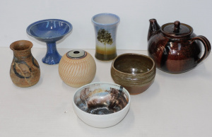 Lot 232 - Group lot - Australian Studio Pottery - Margot Manchester Bowl, Freds