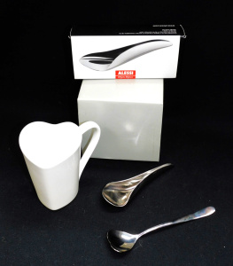 Lot 253 - 3 pce Modernist Italian Alessi inc Boxed stainless steel Tea Bag holde