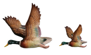 Lot 314 - Set of 2 Vintage Japanese Ceramic Flying Wall Ducks 20cm & 11cm H