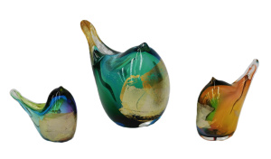 Lot 320 - Set of 3 Roberta Easton signed Australian Studio Art Glass Birds - ea