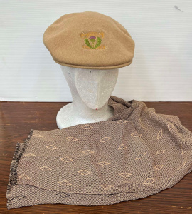 2 pces Mens Vintage Accessories in Harrods Golf Shop Beige felt Golf Cap with em