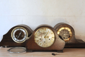 Lot 20 - 3 x Vintage AF Mantle Clocks incl Enfield & Others