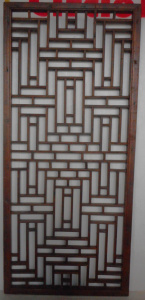 Lot 32 - Wooden Chinese Lattice Screen, 125x56cm