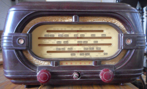 Lot 47 - Vintage AWA Radiola Brown Bakelite Valve Radio, 19cmH