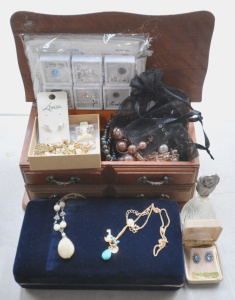 Lot 163 - Group Lot Ladies Costume Jewellery & Accessories - incl Necklaces,