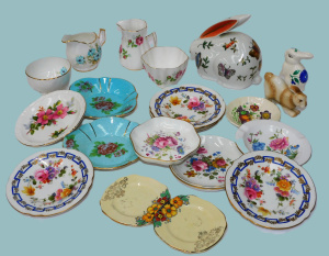 Lot 179 - Group lot of pretty china inc Floral pin dishes - Royal Albert, Aynsle