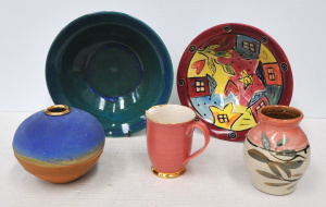 Lot 183 - Group lot - Modern Australian Studio Pottery - Barbara Mann Green &