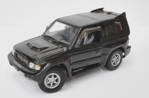 Lot 217 - Diecast 118 Scale Model Mitsubishi Pajero Evolution Made by AutoArt