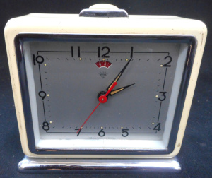 Lot 218 - Stylish Vintage Square-shaped Wind-up Alarm clock with snooze button