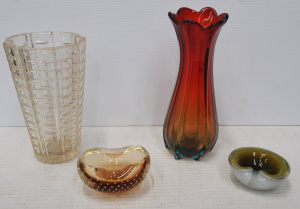 Lot 233 - 4 x Pieces of Vintage Art glass incl 2 x Italian Glass Ashtrays