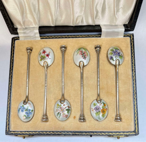 Lot 298 - Boxed set 6 x Ssilver floral enamelled Coffee spoons - Bham 1961 - mak