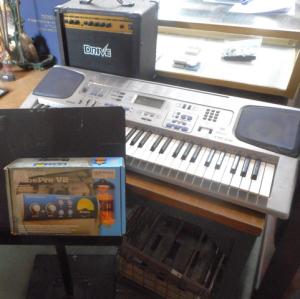 Group lot music equipement, incl Casio CTK-591 Keyboard, PreSonus Tubepre V2 pre