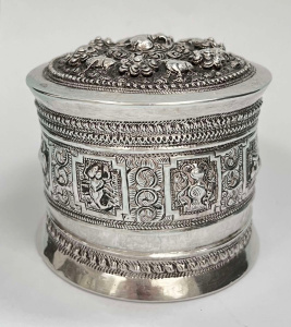 Burmese repousse silver Betal Box - approx 7cms H