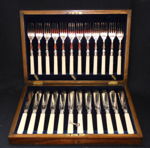 c1919 Wooden Boxed Sheffield Sterling silver ferrules Fish Service for 12 - Ivo